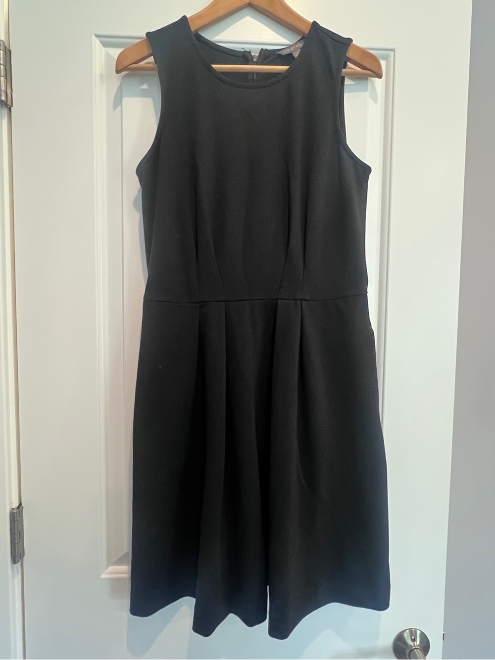 Tinley Road Black Sleeveless Midi Dress